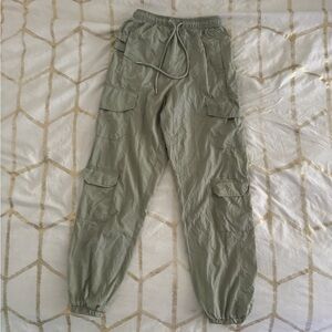 Forever 21 khaki cargo pants. Xs